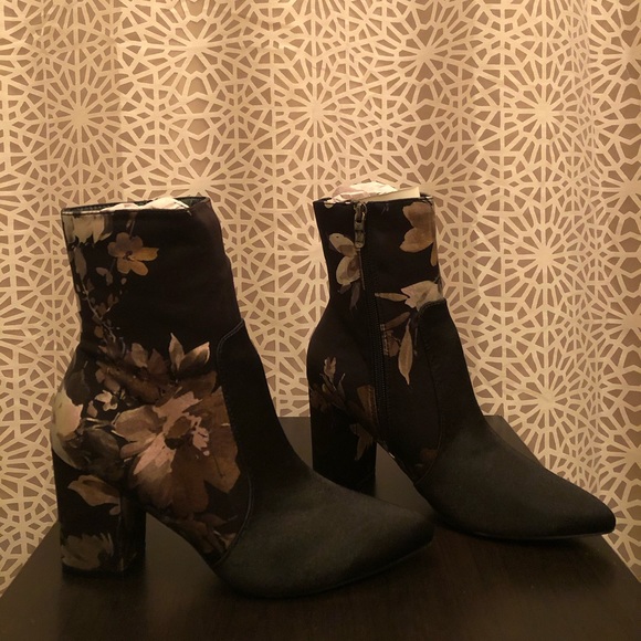 NWT Boutique Black Floral Print Metallic Booties - Picture 5 of 16